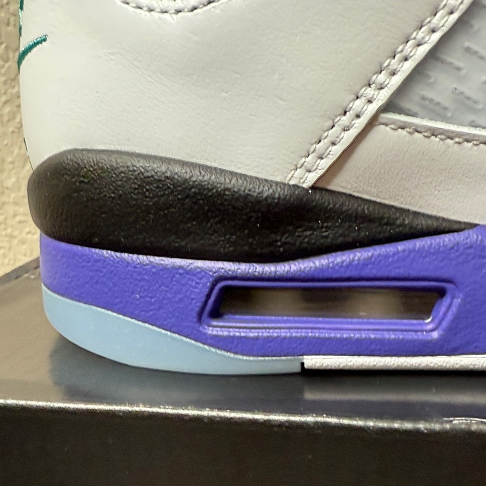 Air Jordan 5 retro OG White and Purple High-Top Sneakers size 7 - Picture 4 of 16